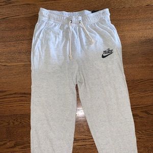women’s nike sweatpants